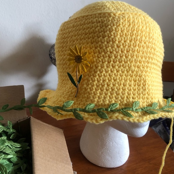BUCKET HAT HANDMADE AND CRAFTED CROCHET - Picture 2 of 2